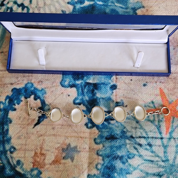 Sterling Silver Shell Bracelet - Picture 8 of 16